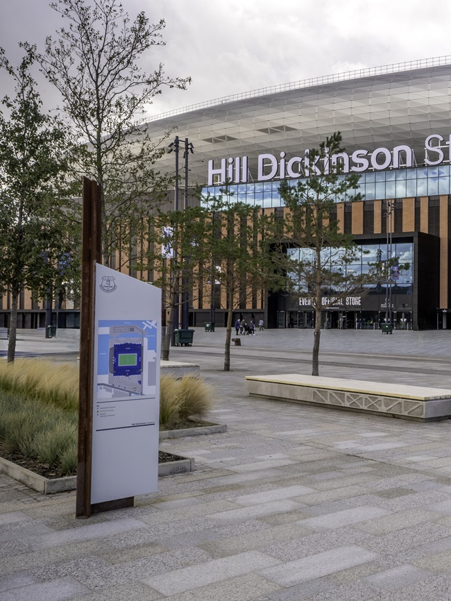 entree stadion | bomen en zitgelegenheid entree stadion | bomen en zitgelegenheid