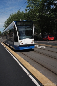 Rijbaanscheiding tram en lijnbus