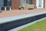 betonstraatsteen 33x11|aanleg schoolplein Zonnedauwlaan Kudelstaart|Novato nero glisando|mechanisch verwerken|bestratingsklem betonstraatstenen
