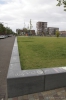 Bruine gewassen bestrating met zwarte acccenten op plein gemeentehuis Goor|lavaro betonstraatsteen